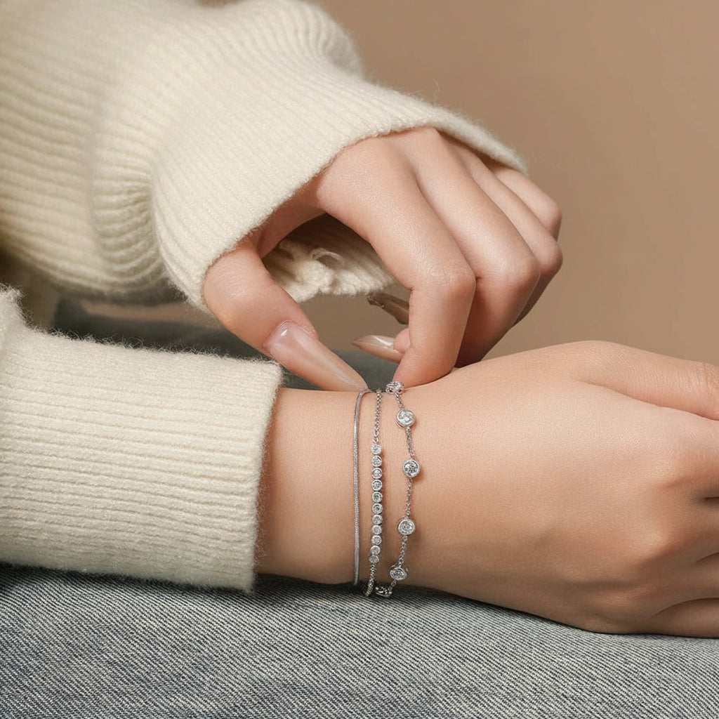 Bracelet Moissanite Élégance Superposée VVS1 Moissanite Diamond - Montreal Moissanite worn